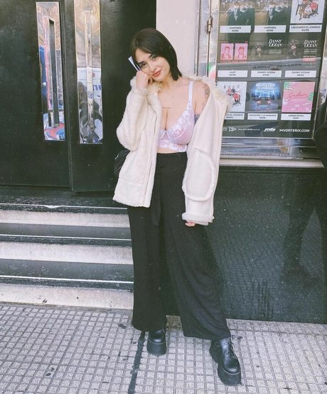 Delfi Peralta 裸のスター アーカイブ