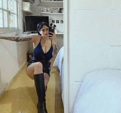 Delfi Peralta ポルノスター ヌード 画像