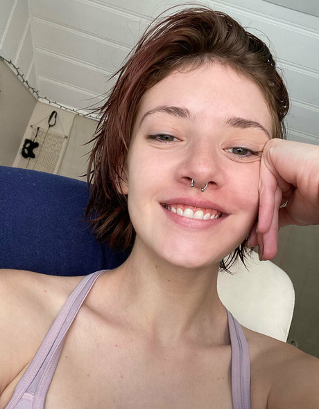 ぽっちゃりブロンドのオンリーファンズ ポルノ ギャラリー