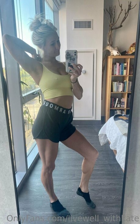 指マン 潮吹き オンリーファンズ アートヌード 写真