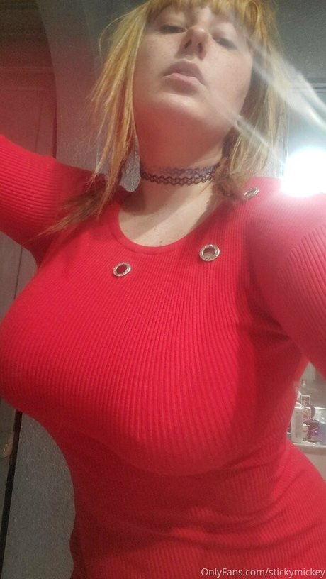 巨乳で痩せているオンリーファンズ ポルノ 画像