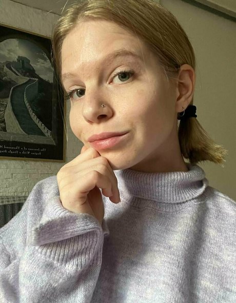 スペードのクイーン オンリーファンズ セクシー 画像