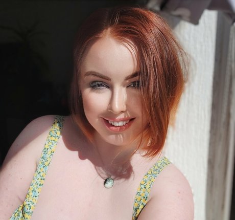 maebry 独占ポルノスター アーカイブ