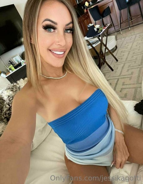 ぽっちゃりブルネットオンリーファンズ アート裸 写真