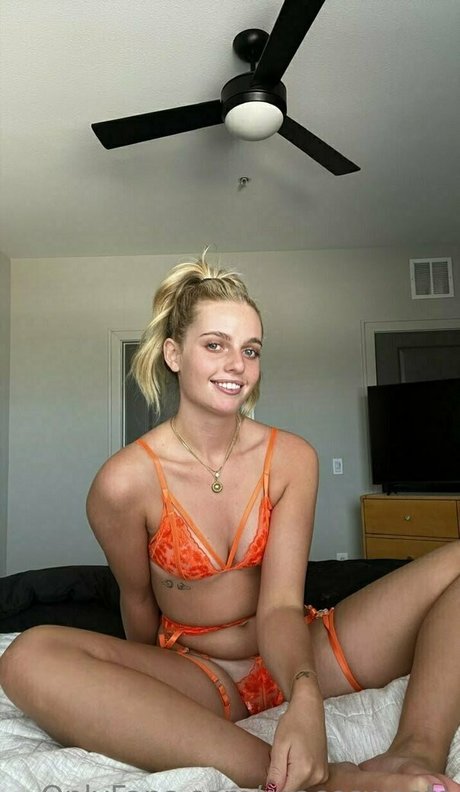 2人のオンリーファンズ セクシーヌード 写真