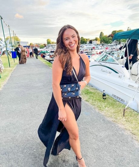 デカ尻ティーンオンリーファンズ 無料 写真