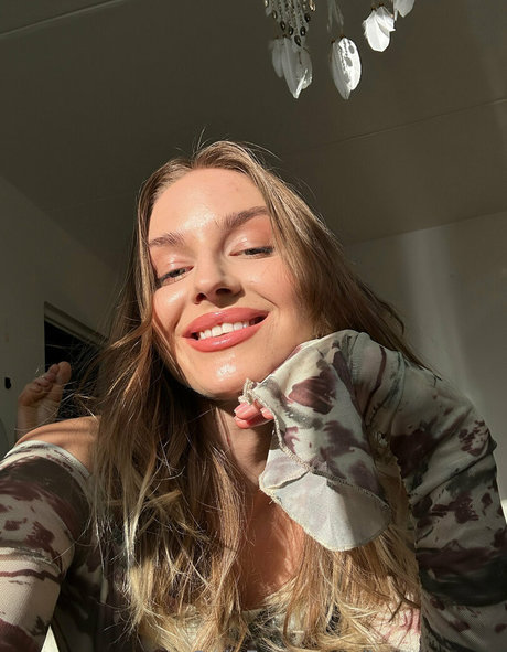 lana ocean アダルトモデル 写真