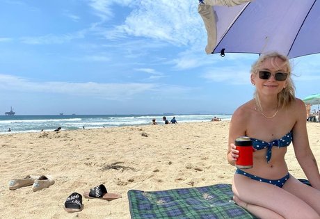 Emily Kinney HDモデル 画像