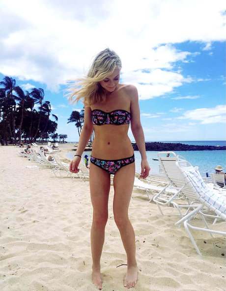 Emily Kinney プロフィール写真