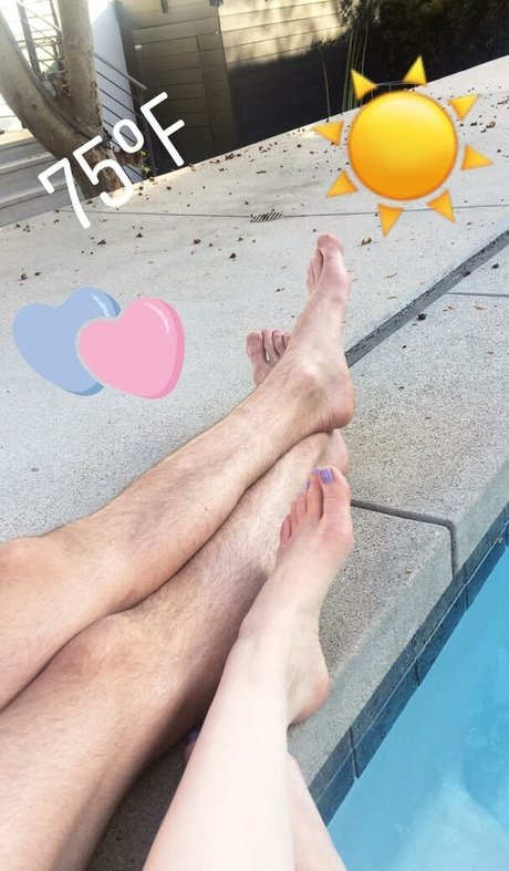 Emily Kinney セクシーモデル ギャラリー