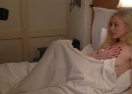 Emily Kinney アートモデル アーカイブ