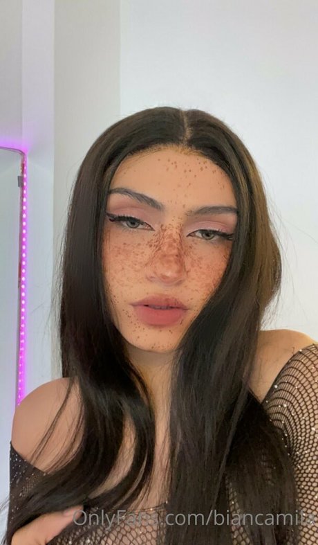 黒髪の熟女オンリーファンズ 美しいポルノ 写真