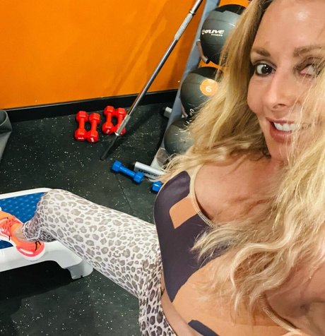 成熟したラテン系オンリーファンズ アダルト 画像