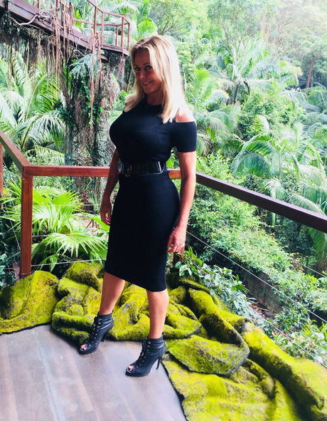 年配の熟女オンリーファンズ ホットポルノ 写真