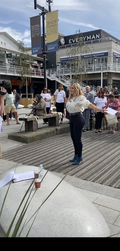 Carol Vorderman ポルノスター 画像