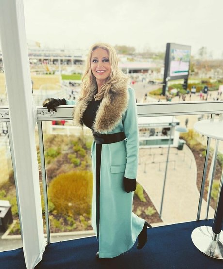 黒髪の熟女オンリーファンズ ホットxxx 画像