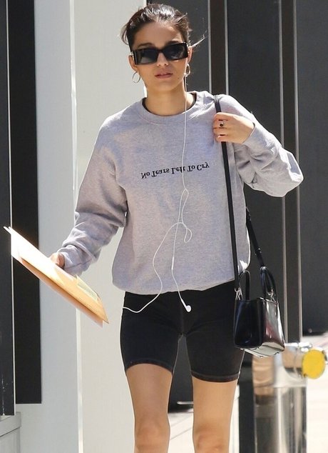 後背位オンリーファンズ 無料ポルノ 写真