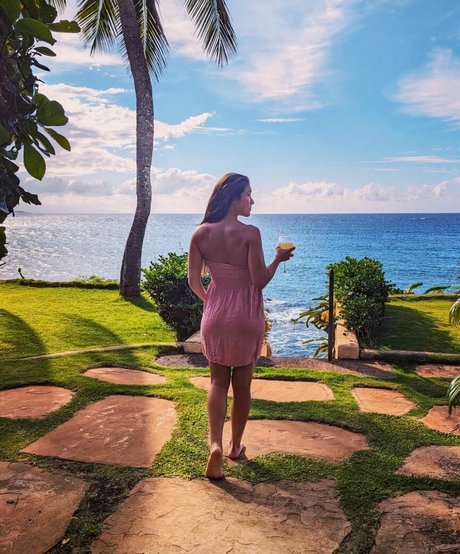 ぽっちゃりブロンドのオンリーファンズ エロチック 画像