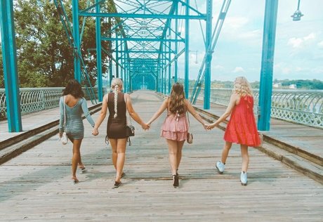 Lyla Troglin ポルノスター ホット ギャラリー