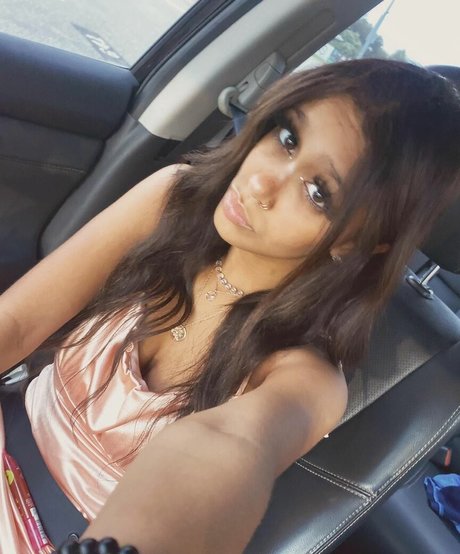 Lyla Troglin かわいいポルノスター ギャラリー