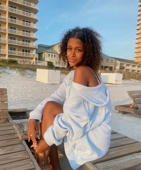 Lyla Troglin アダルトスター 写真