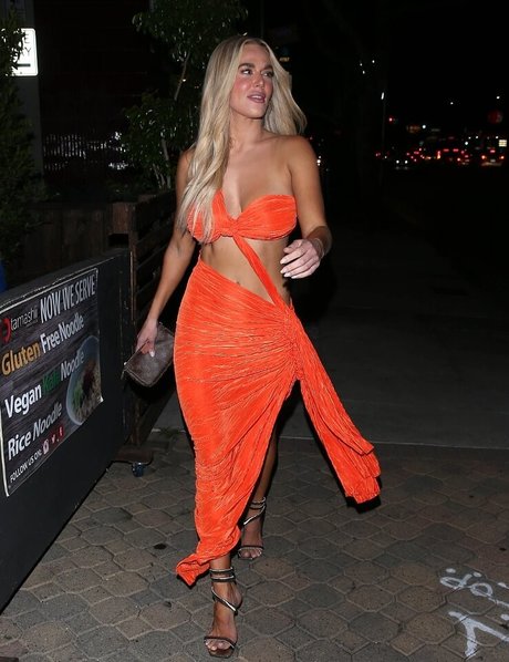 尖ったおっぱいオンリーファンズ ポルノ 写真