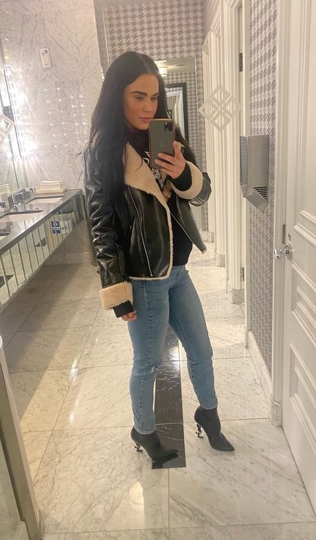 ニューハーフが男とセックスするオンリーファンズ エロチック 画像