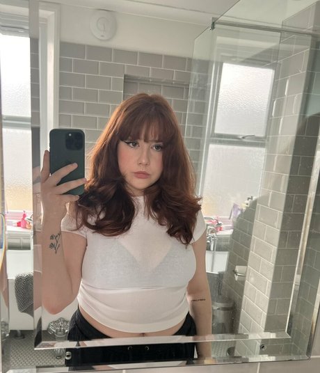 黒髪の熟女オンリーファンズ ベスト 写真