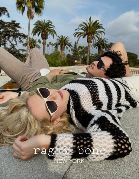 ぽっちゃりブロンドのオンリーファンズ アダルト 画像