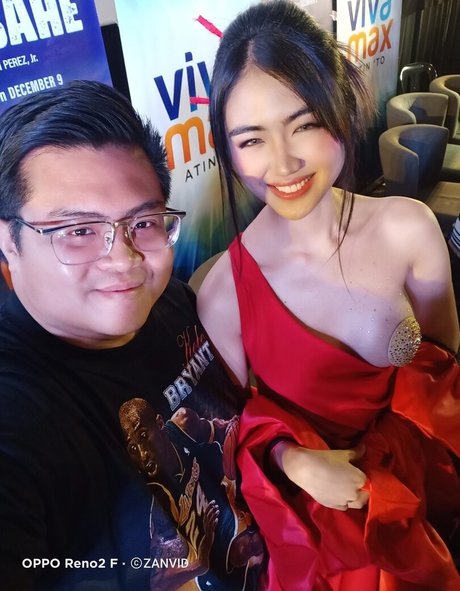 Azi Acosta エロティックなモデル 写真