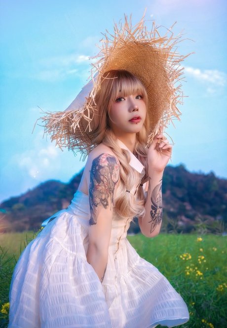 ティーンランジェリーオンリーファンズ セクシーヌード 写真