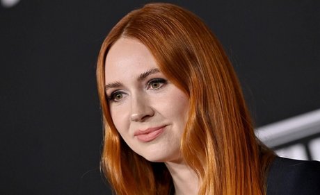 Karen Gillan スター ヌード 写真