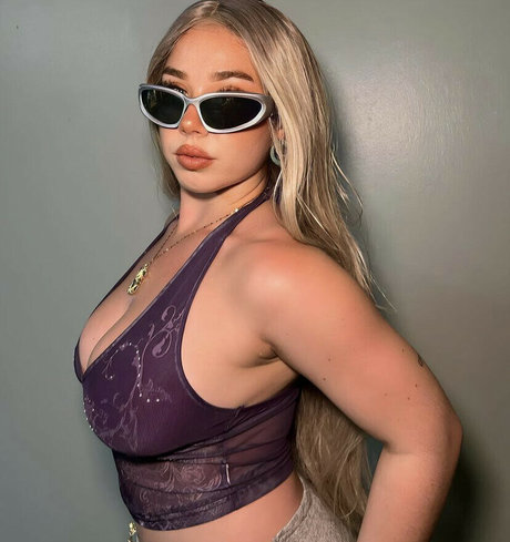 Luvmesumfuego 独占女優 写真