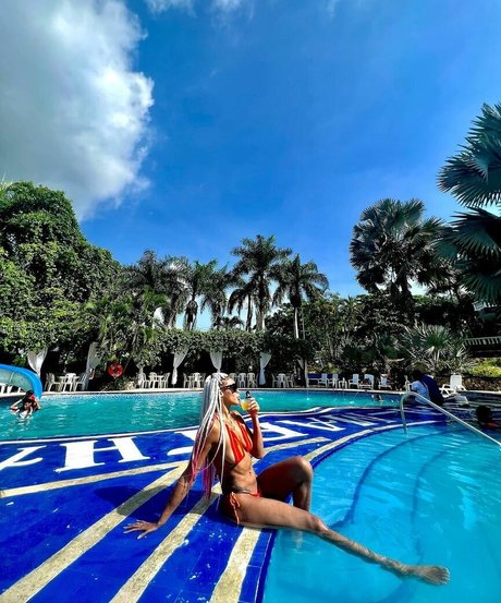 フィットネスコーチオンリーファンズ セクシーヌード 写真