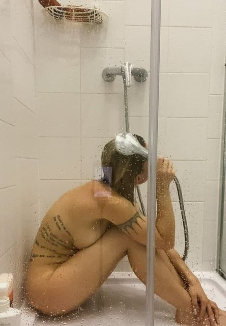 お尻を広げるオンリーファンズ 裸 ギャラリー