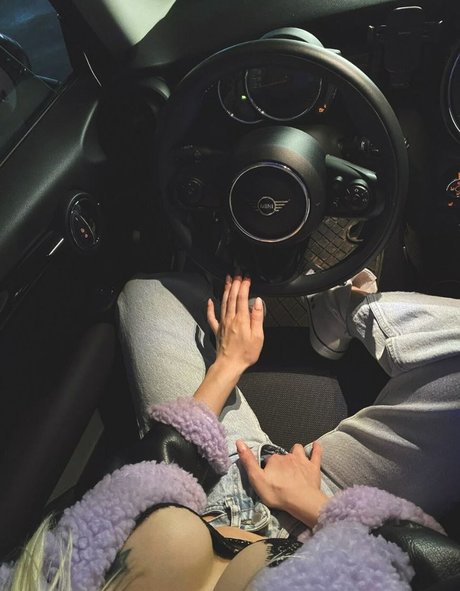 曲線美のxxx オンリーファンズ 美しいポルノ 画像