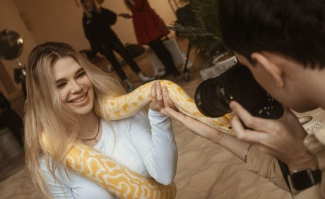 お尻を広げるオンリーファンズ 裸 ギャラリー