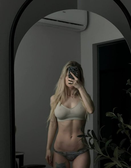 ジンジャーミルフオンリーファンズ 無料エロ 写真