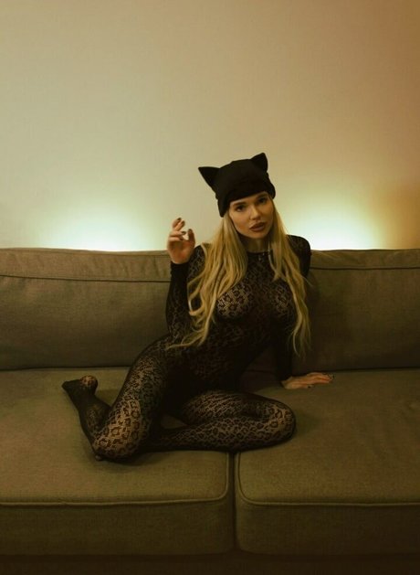 ティーンランジェリーオンリーファンズ アートxxx 写真