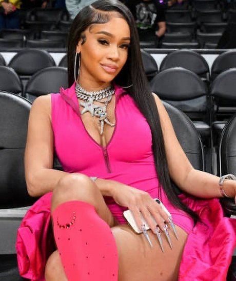 金髪の筋肉オンリーファンズ エロ 写真