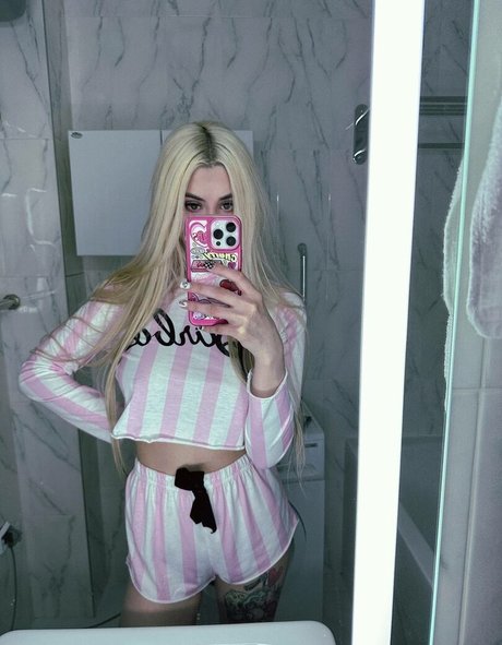 オンリーファンズを崇拝する 美しい裸 写真