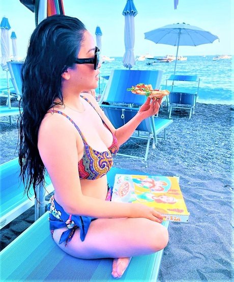 Lana Condor アートモデル 写真