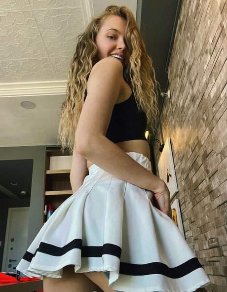 baby riley 美しい女優 画像