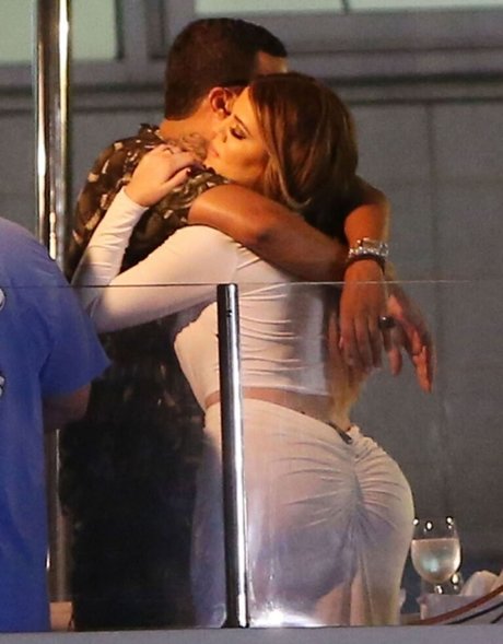 Khloe Kardashian ポルノモデル 写真