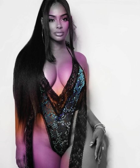 Ayisha Diaz ポルノスター ヌード 写真