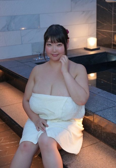 巨乳カップルオンリーファンズ 無料エロ 写真
