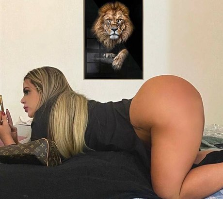 プッシー尻オンリーファンズ 裸 写真