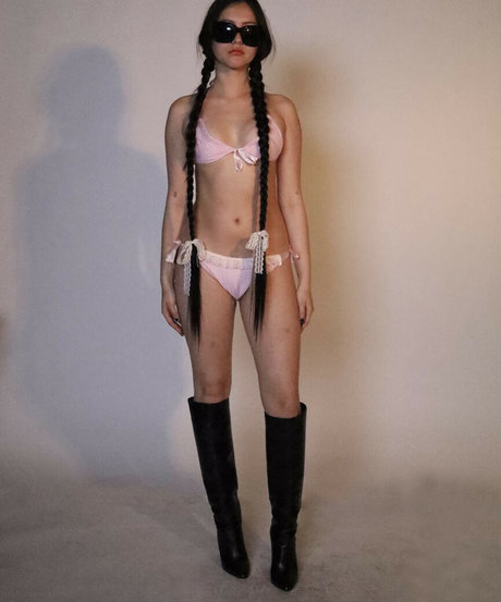 金髪の小人オンリーファンズ ホット 写真