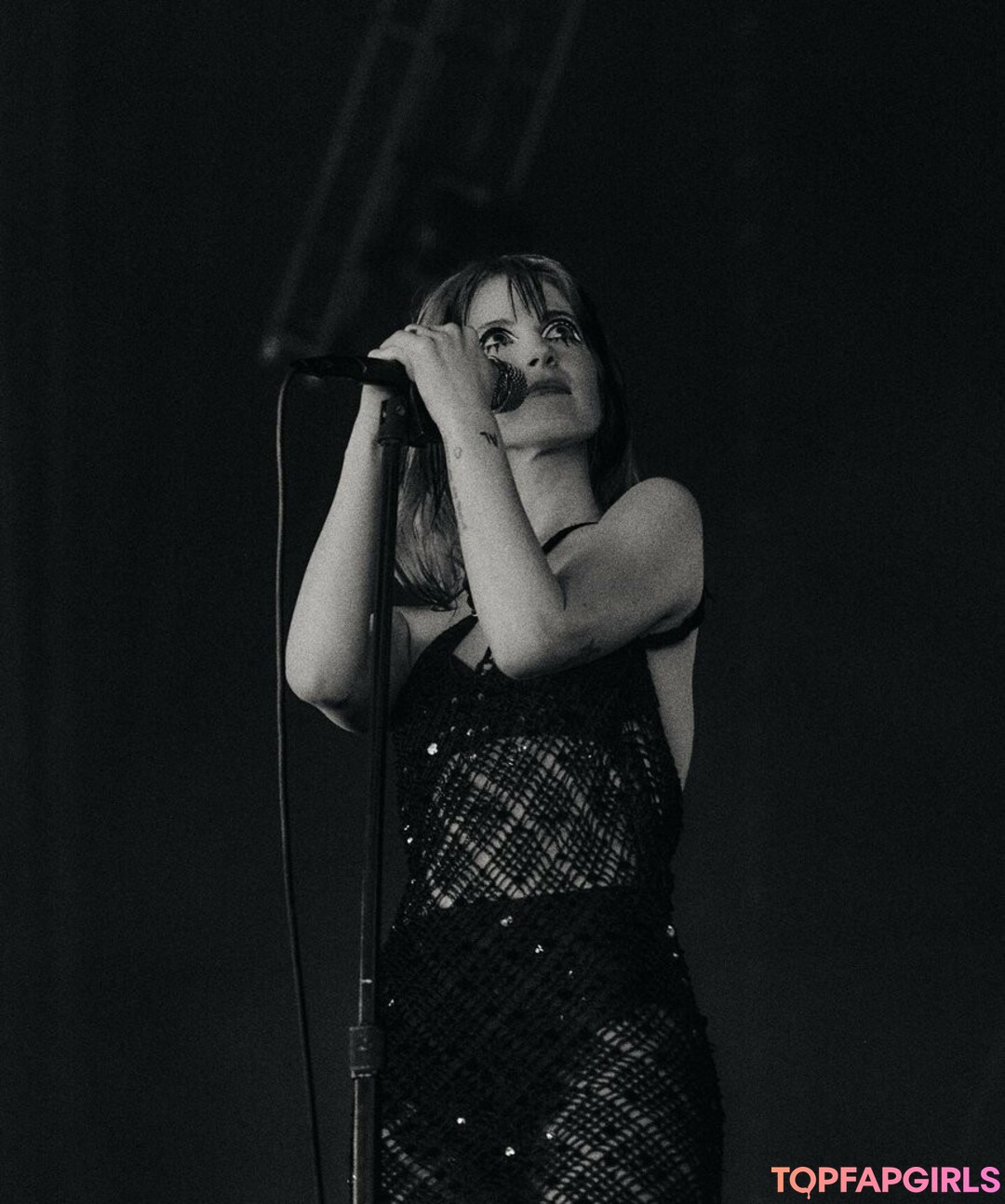 ティックトックスター オンリーファンズ セクシー 画像