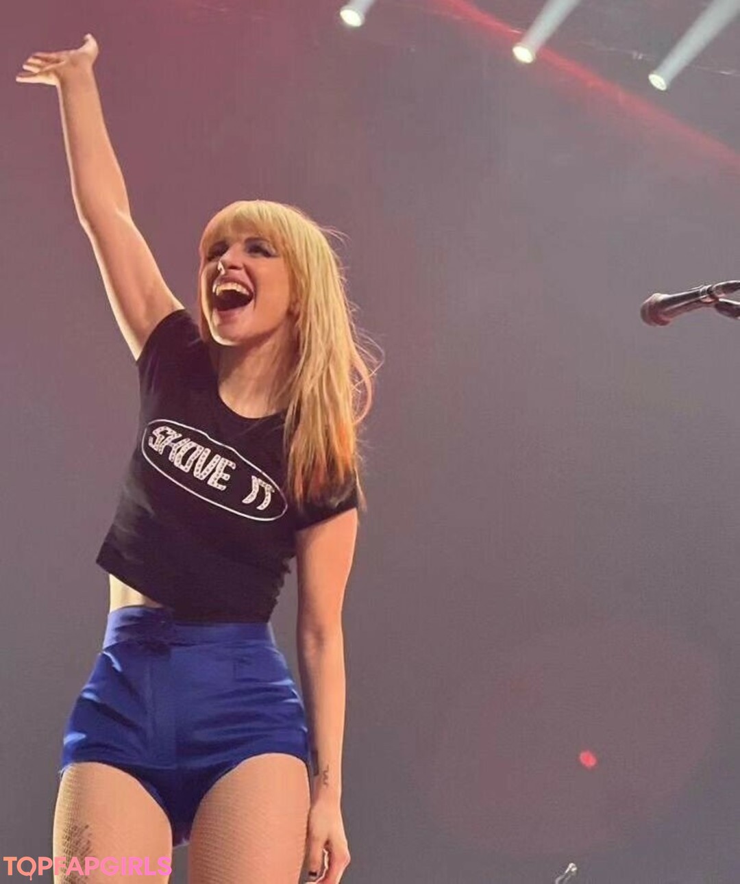 ボディビルダーヌードオンリーファンズ アート裸 画像